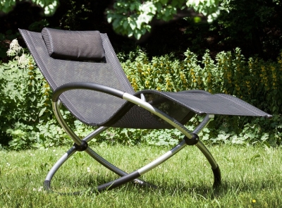 Aluminium Liegestuhl im Garten